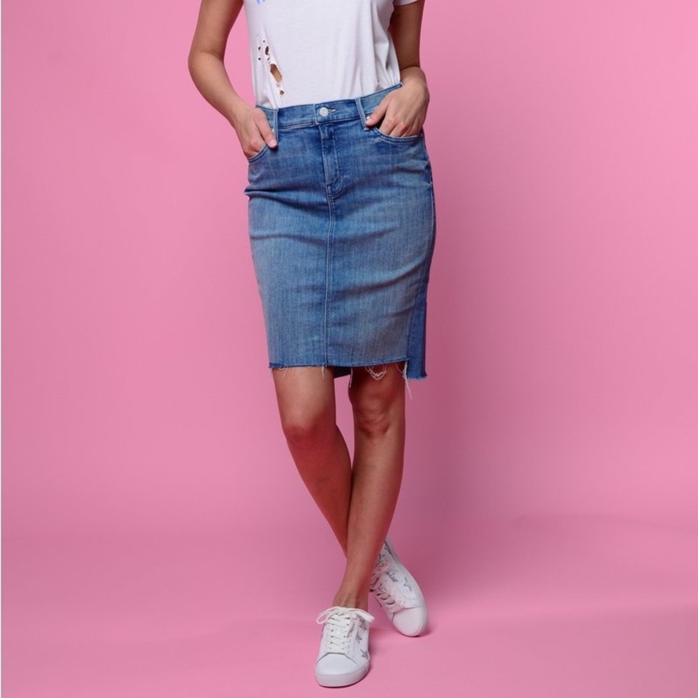 MOTHER The Peg Step Frayed Hem Denim Skirt